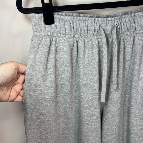 Nike Sportswear Club Fleece Mid-Rise Oversized Sweatpants Light Gray Size Small - Picture 6 of 12
